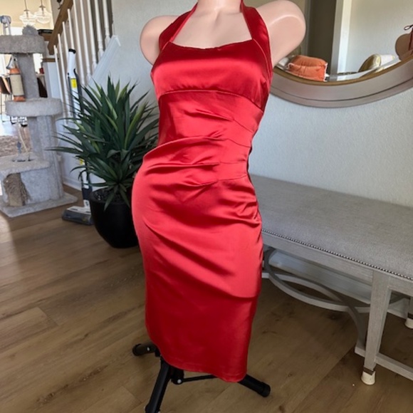 Cache size 8 red satin party dress - Picture 3 of 9